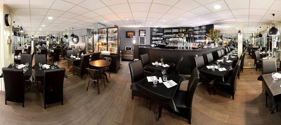 salle de restaurant de la brasserie debourg dans une ambiance moderne