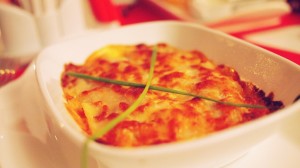 Lasagne Bolognaise maisonaccompagnée de salade